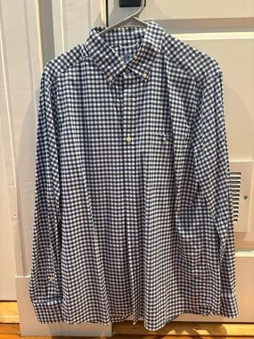 Vineyard Vines Men’s Blue and White Gingham Button-Down performance fabric